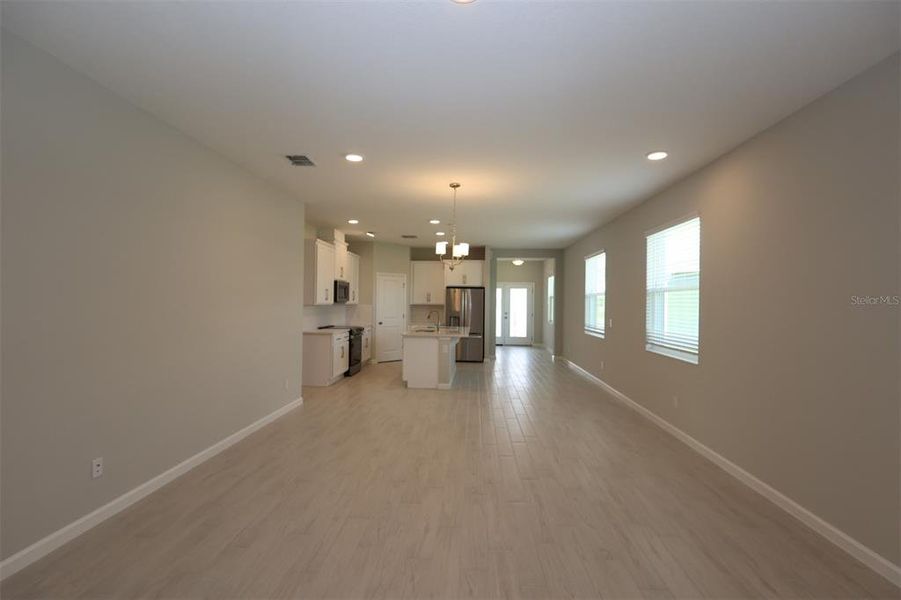 Spacious, unfurnished interior of a new home in Bay Lake Farms, St. Cloud (Image 14).