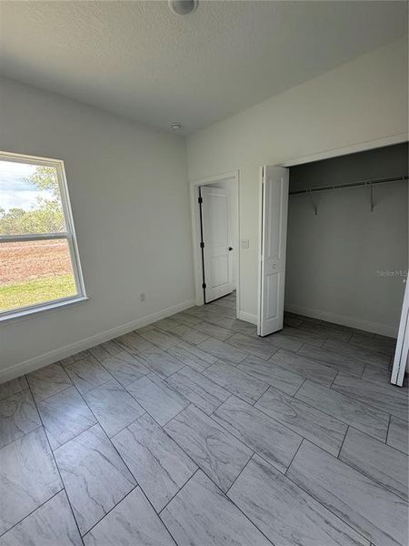 Spacious, unfurnished interior of a new home in , Citrus Springs (Image 16).