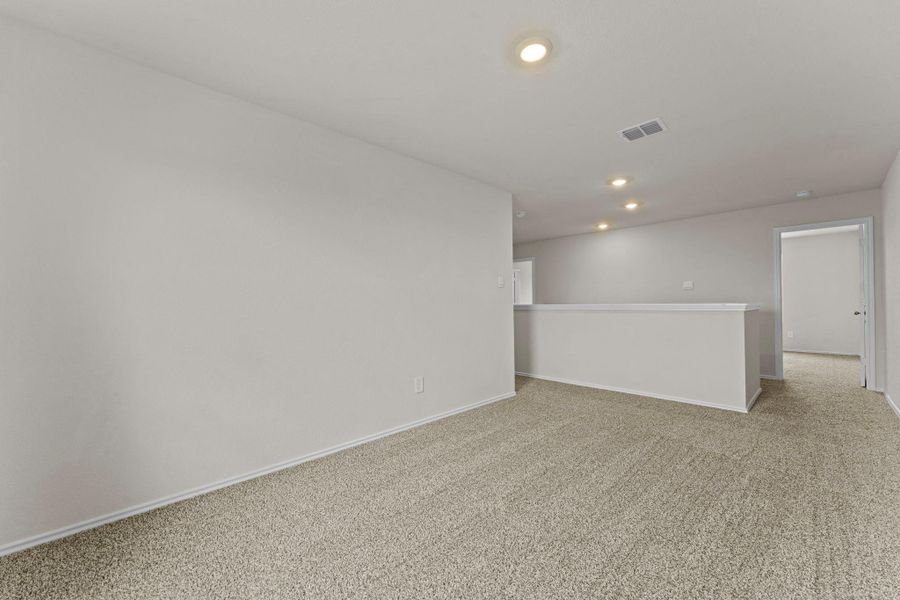 Spacious, unfurnished interior of a new home in Bollinger, Uhland (Image 22).