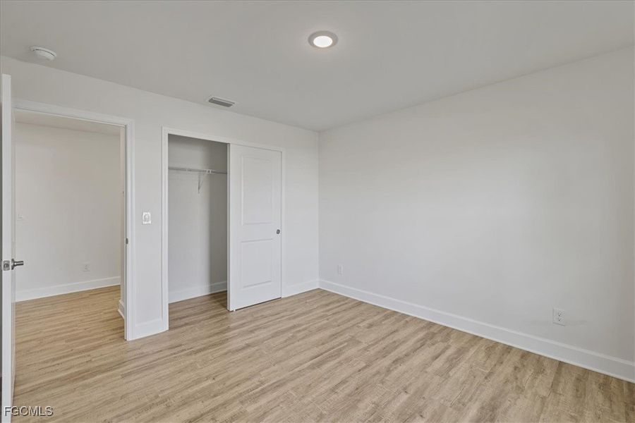 Spacious, unfurnished interior of a new home in Cape Coral, Cape Coral (Image 25).