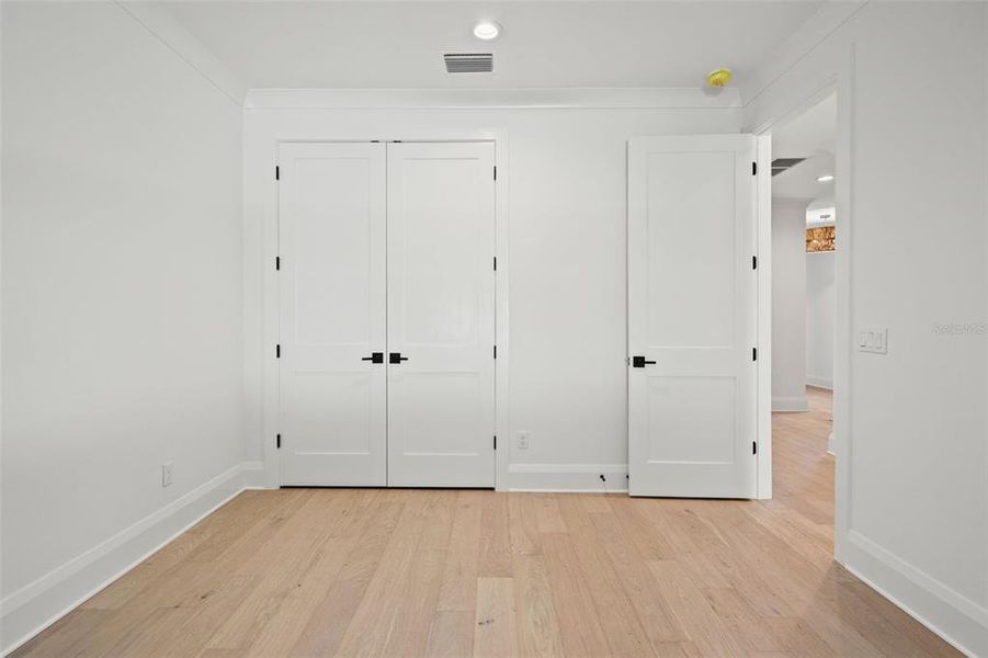 Spacious, unfurnished interior of a new home in , Tampa (Image 45).