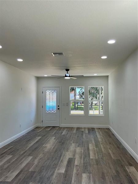 Spacious, unfurnished interior of a new home in , Leesburg (Image 7).