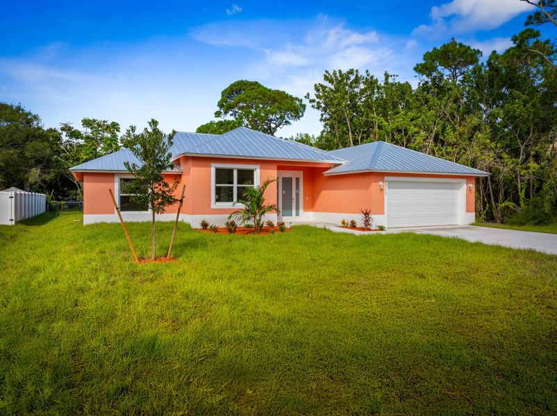 Exterior details and patio area of a home in , Fort Pierce (Image 2).