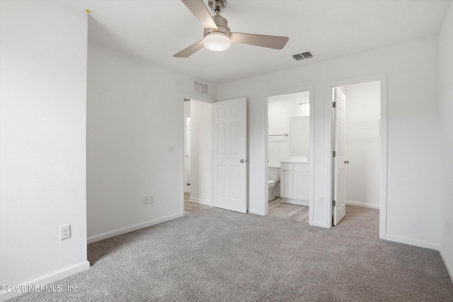 Spacious, unfurnished interior of a new home in , Jacksonville (Image 18).