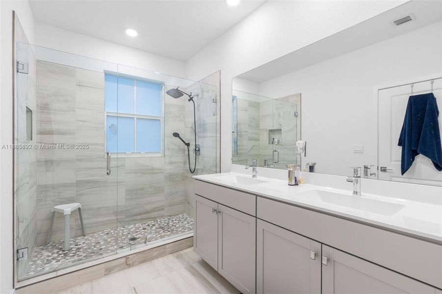 Furnished interior view inside a new home in , Pembroke Pines (Image 2).