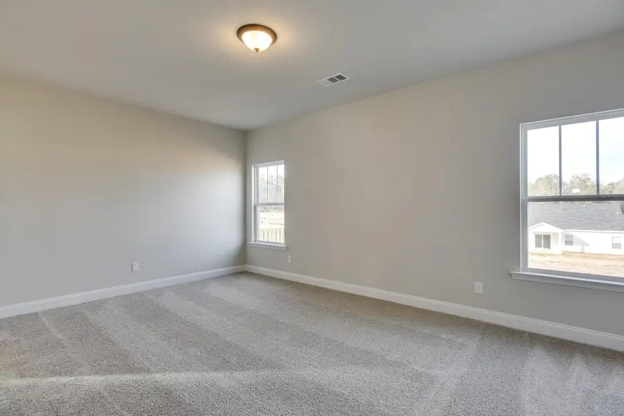 Spacious, unfurnished interior of a new home in , Edgefield (Image 8).
