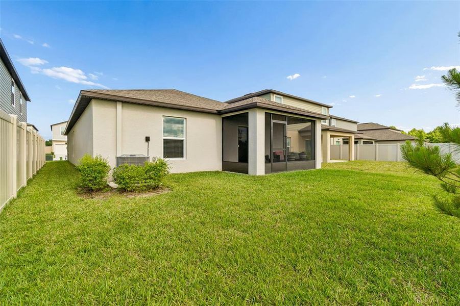 Exterior details and patio area of a home in Park East, Plant City (Image 27).