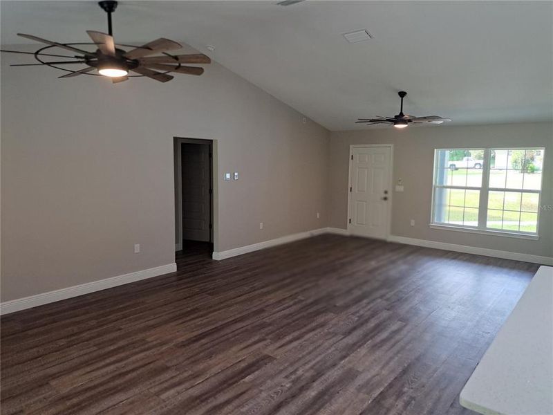 Spacious, unfurnished interior of a new home in , Citrus Springs (Image 20).