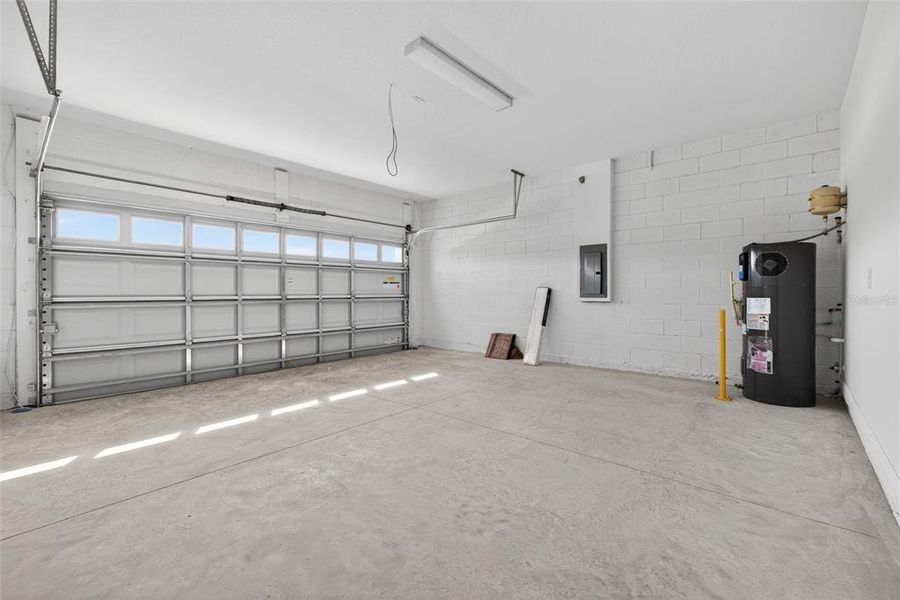 Spacious, unfurnished interior of a new home in Reserve at Hammock Oaks, Lady Lake (Image 29). Spacious, unfurnished interior of a new home in Reserve at Hammock Oaks, Lady Lake (Image 29).