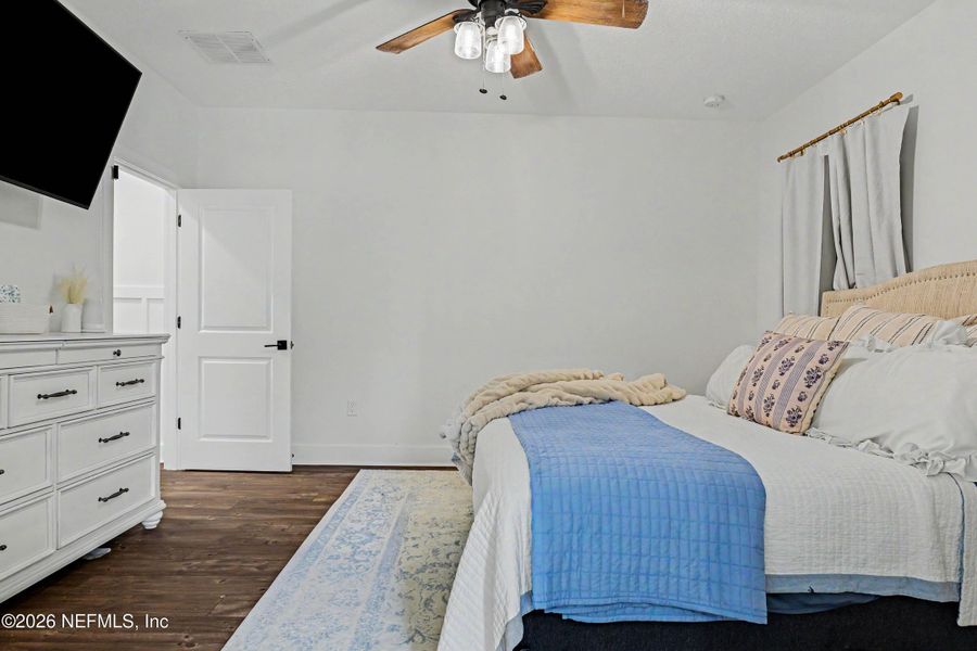 Furnished interior view inside a new home in , Callahan (Image 46).