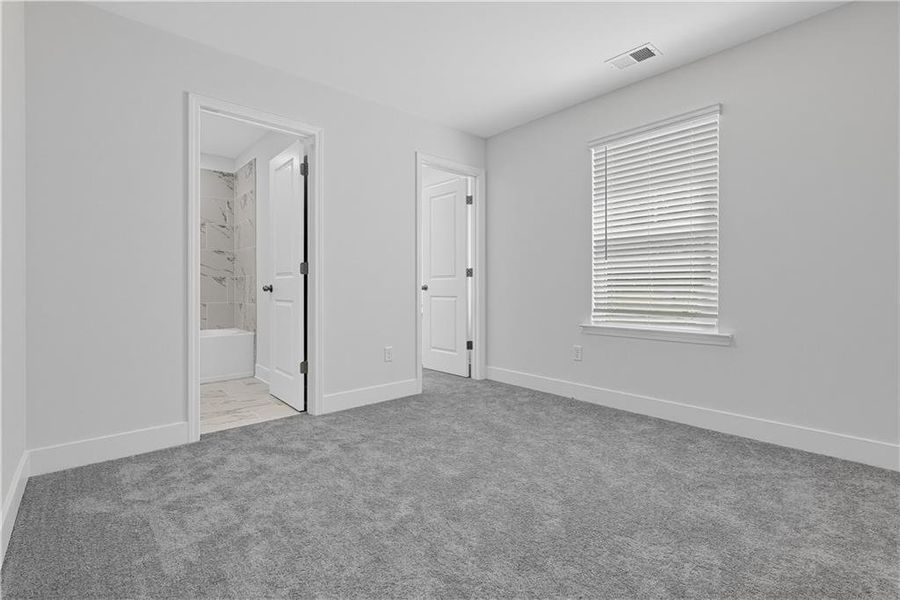 Spacious, unfurnished interior of a new home in , Bethlehem (Image 23).