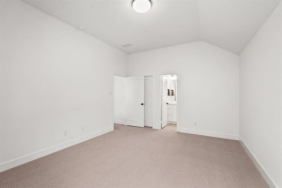 Upstairs bedroom is huge with private bath and walk in closet! Upstairs bedroom is huge with private bath and walk in closet!