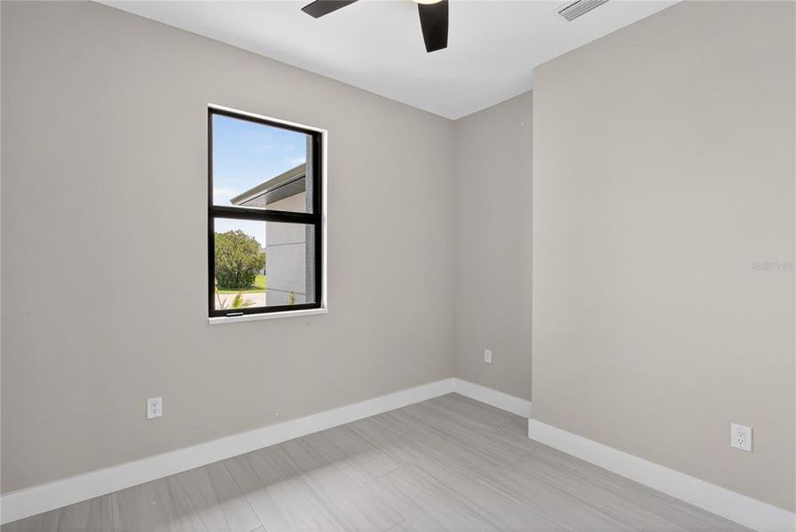 Spacious, unfurnished interior of a new home in , Cape Coral (Image 38).