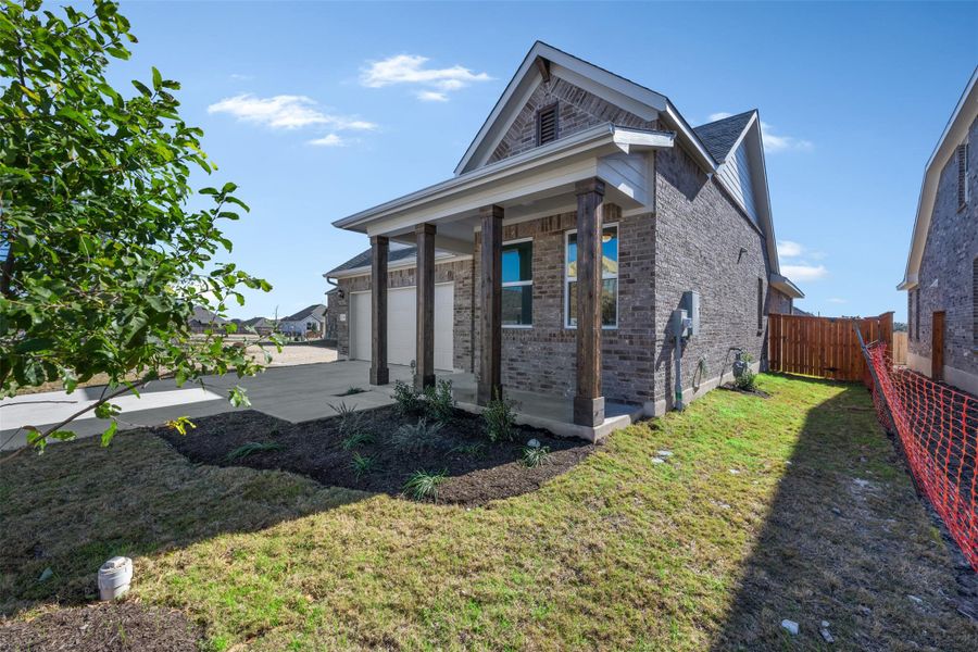 Representative images and renderings are for illustrative purposes. Actual structural options and design finishes of home may vary.