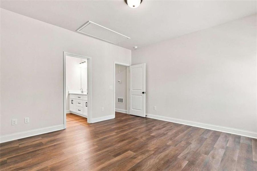 Spacious, unfurnished interior of a new home in , Waleska (Image 20).