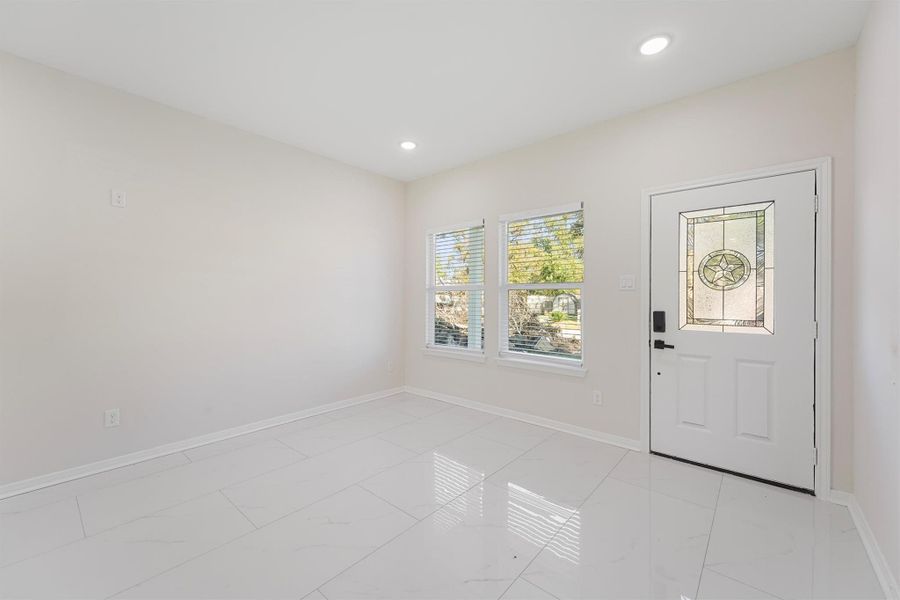 Spacious, unfurnished interior of a new home in , Houston (Image 13).