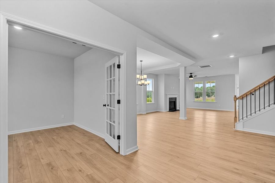 Spacious, unfurnished interior of a new home in Fieldstone, Lexington (Image 16).