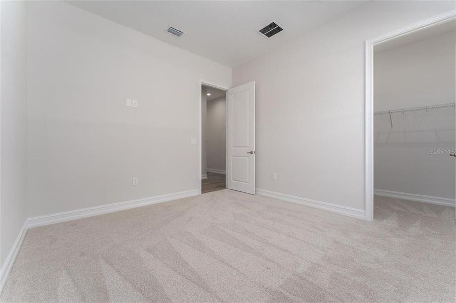 Spacious, unfurnished interior of a new home in Southern Hills Plantation, Brooksville (Image 23).