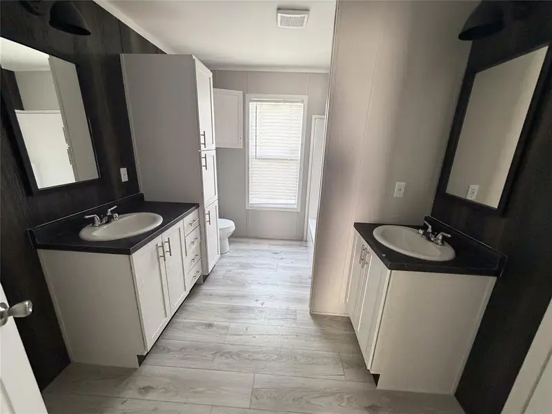 Furnished interior view inside a new home in , Grandview (Image 5).