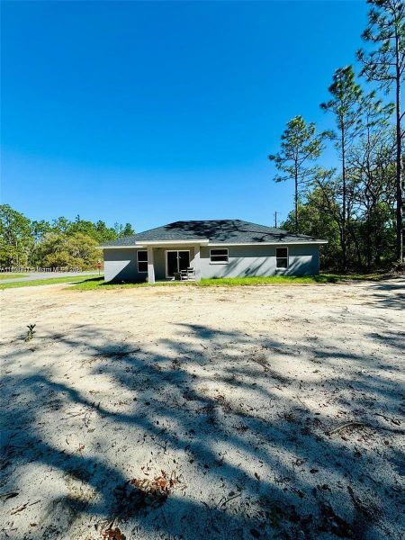Exterior details and patio area of a home in , Ocala (Image 2). Exterior details and patio area of a home in , Ocala (Image 2).