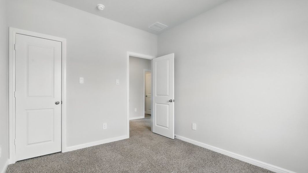 Spacious, unfurnished interior of a new home in The Canyons, Keene (Image 35).