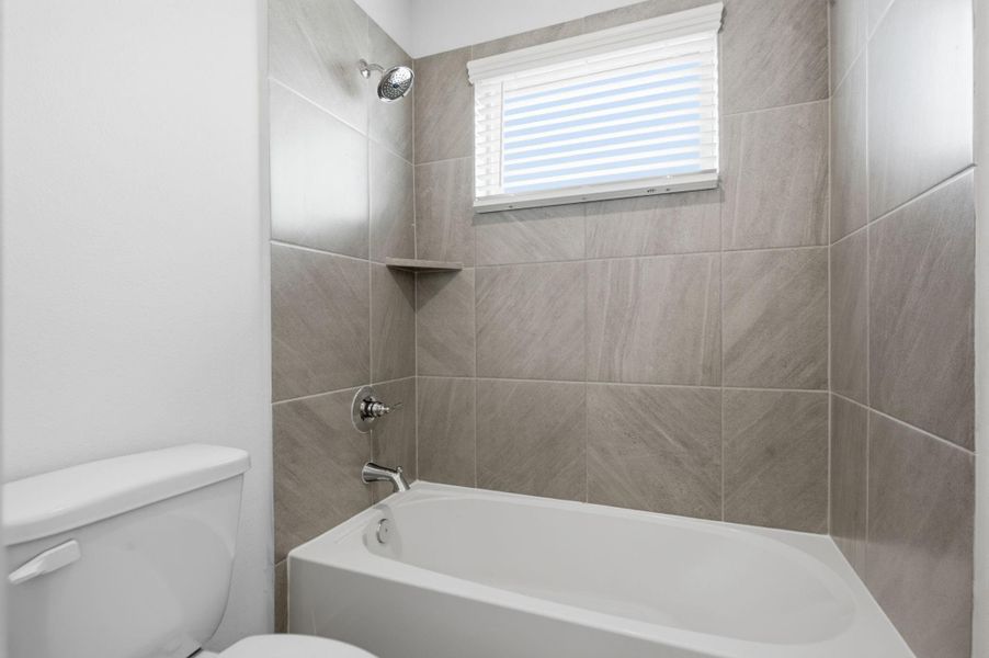 Furnished interior view inside a new home in , Rosharon (Image 8).