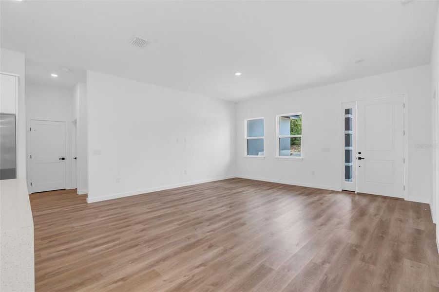 Spacious, unfurnished interior of a new home in , Citrus Springs (Image 35).