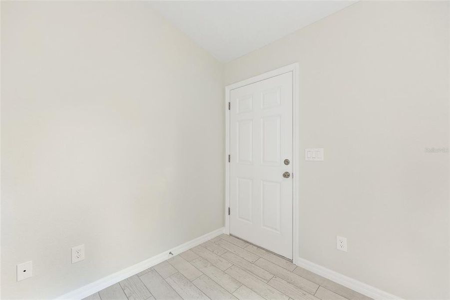 Spacious, unfurnished interior of a new home in , Ocala (Image 30).