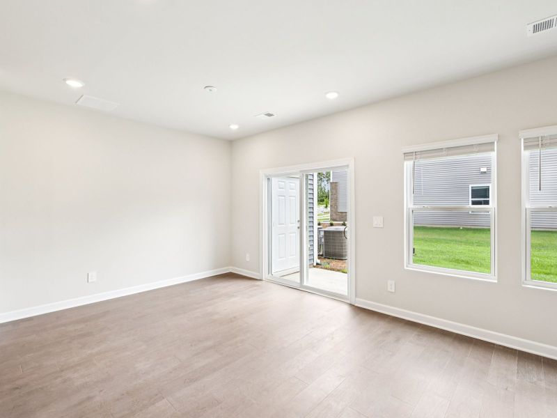 Spacious, unfurnished interior of a new home in Galloway Ridge, Charlotte (Image 12).