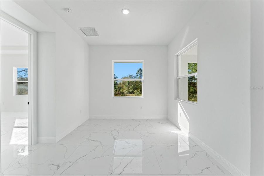Spacious, unfurnished interior of a new home in , Orlando (Image 24).