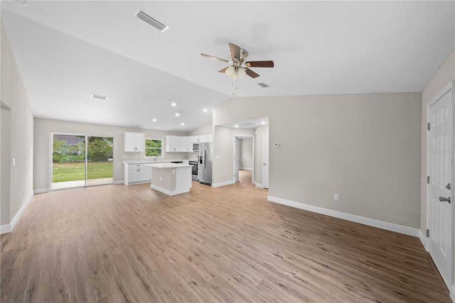 Spacious, unfurnished interior of a new home in , Ocala (Image 15).