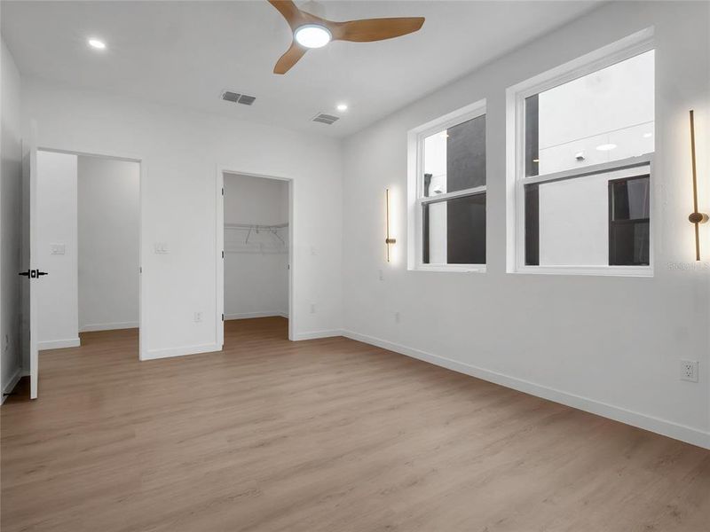 Spacious, unfurnished interior of a new home in , St. Petersburg (Image 26).