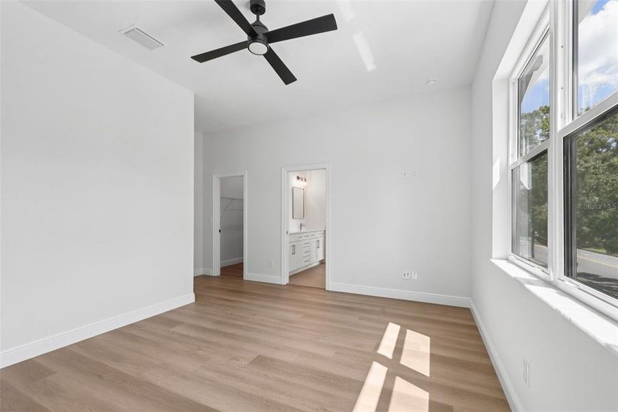 Spacious, unfurnished interior of a new home in , Tampa (Image 88).