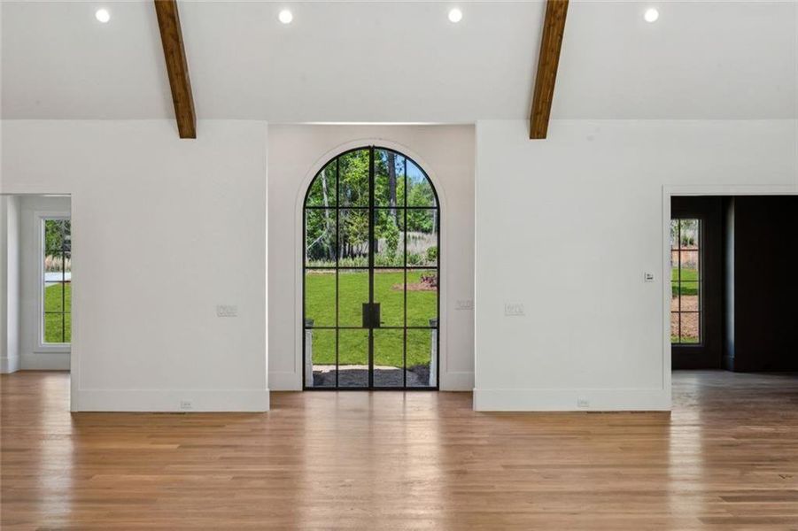 Spacious, unfurnished interior of a new home in , Athens (Image 24).
