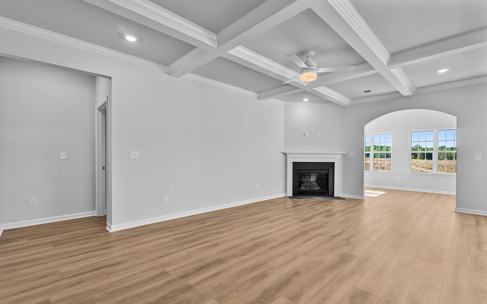 Spacious, unfurnished interior of a new home in Fieldstone, Lexington (Image 19).