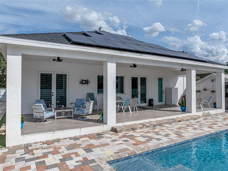 Exterior details and patio area of a home in , Lakeland (Image 2).