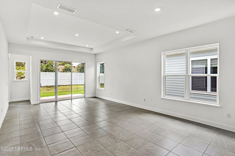 Spacious, unfurnished interior of a new home in Everlake at Mandarin, Jacksonville (Image 19).