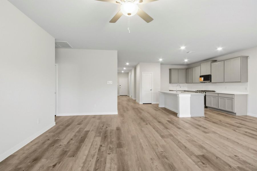 Spacious, unfurnished interior of a new home in Caney Mills, Conroe (Image 13). Spacious, unfurnished interior of a new home in Caney Mills, Conroe (Image 13).