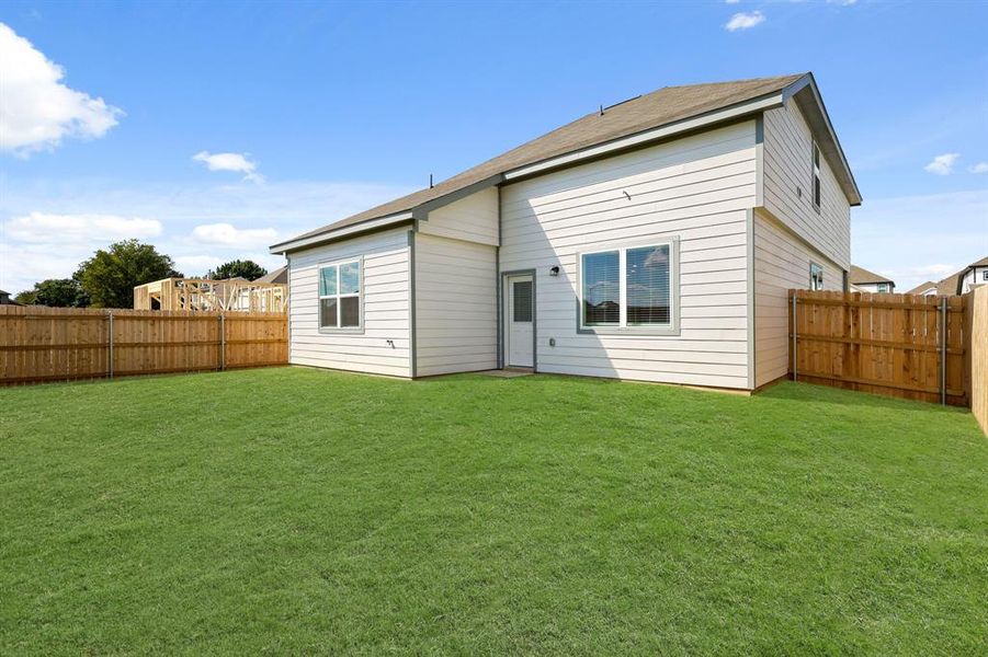 Exterior details and patio area of a home in Sycamore Landing, Fort Worth (Image 3).