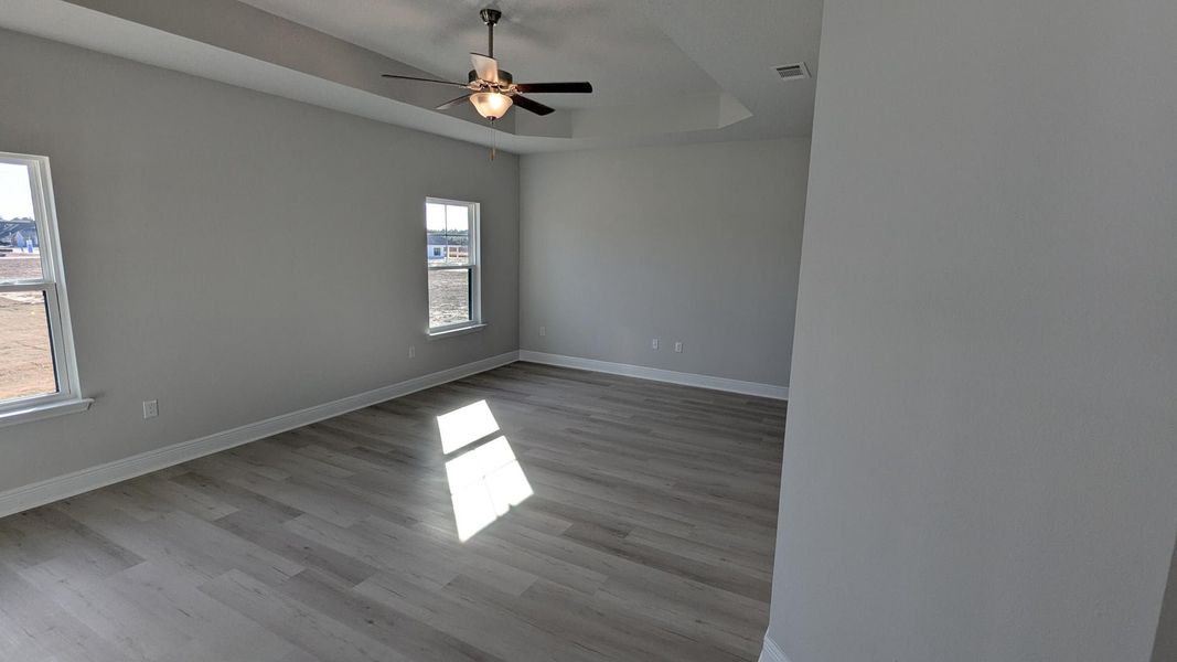 Spacious, unfurnished interior of a new home in The Bluffs at Lafayette, Freeport (Image 9).