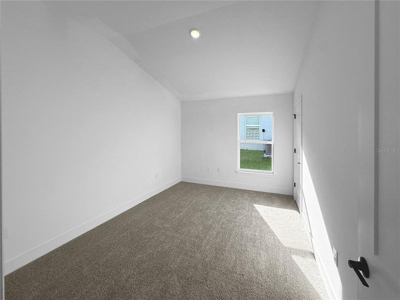 Spacious, unfurnished interior of a new home in Arbor Park, Leesburg (Image 11).