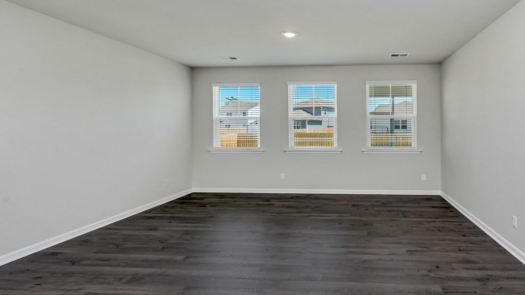 Spacious, unfurnished interior of a new home in Sease's Pond, Gilbert (Image 24).