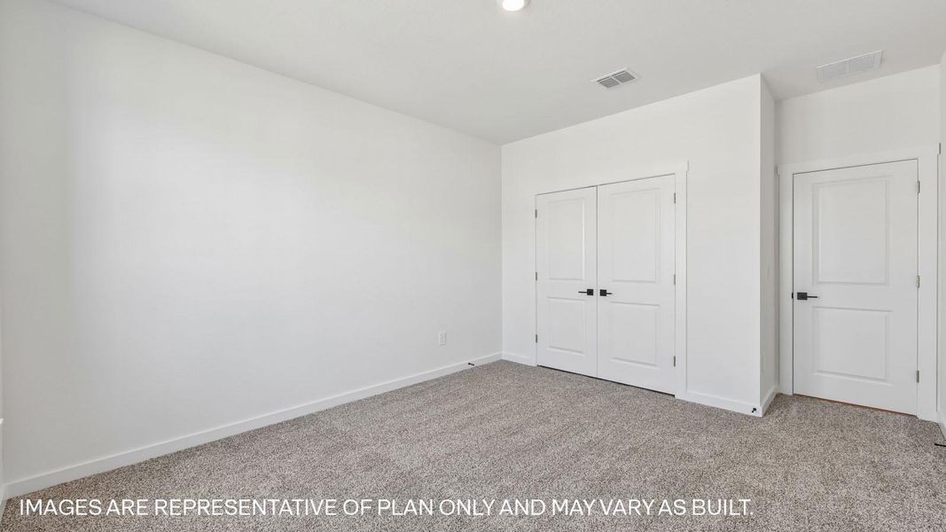 Spacious, unfurnished interior of a new home in Rosenbusch Ranch, Leander (Image 29).
