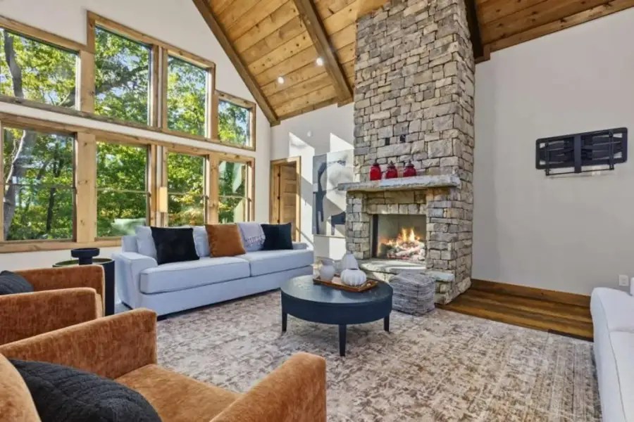 Image 47 of a home in .