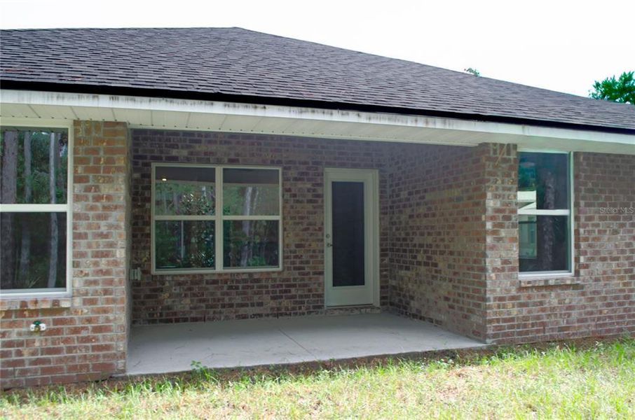 Exterior details and patio area of a home in Palm Coast, Palm Coast (Image 2).