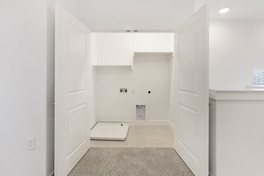 Spacious, unfurnished interior of a new home in Willow Grove Townhomes, Melissa (Image 25).