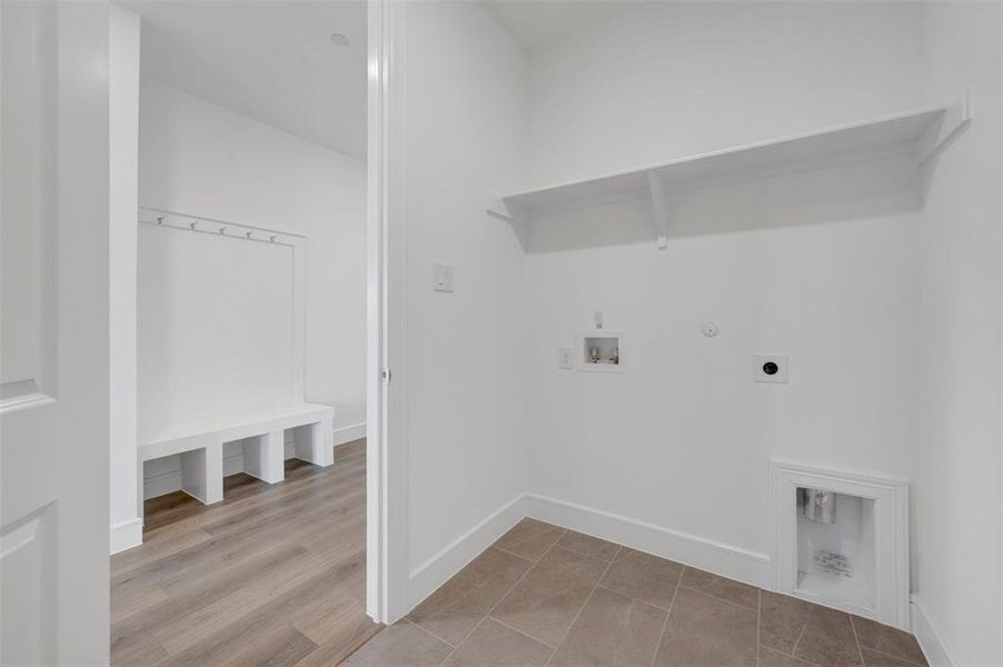 Spacious, unfurnished interior of a new home in Kreymer at the Park, Wylie (Image 22).