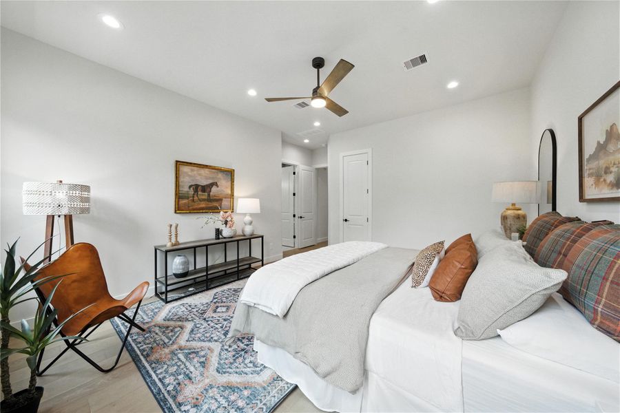 Furnished interior view inside a new home in Spring Valley Creek, Houston (Image 20). Furnished interior view inside a new home in Spring Valley Creek, Houston (Image 20).