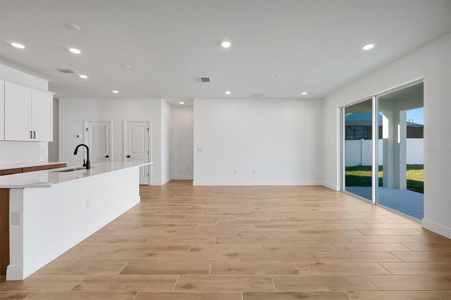 Spacious, unfurnished interior of a new home in Prairie Oaks, St. Cloud (Image 38).