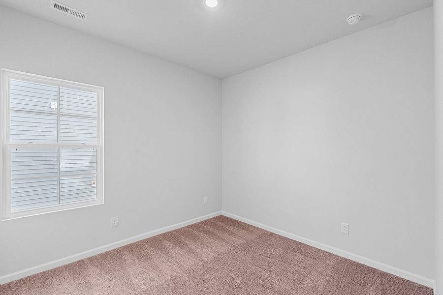 Spacious, unfurnished interior of a new home in Fieldstone, Lexington (Image 29).
